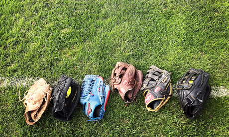 How to Choose a Baseball Glove: A Guide for New Players